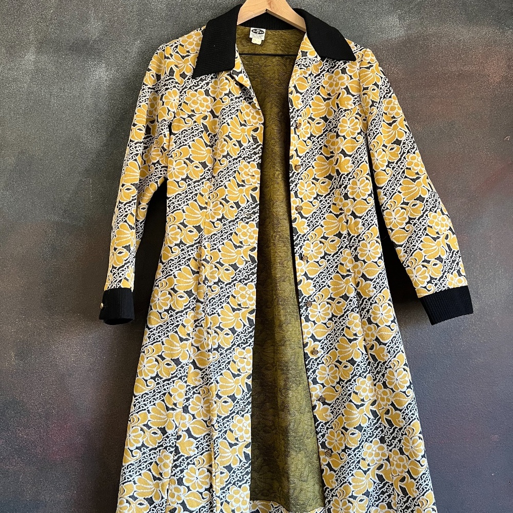 Vintage 60's "it's better" double knit floral yellow polyester coat